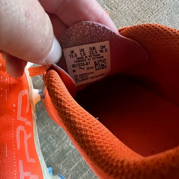 Puma Soccer Cleats - Picture 3 of 4